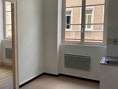 STUDIO A LOUER - LYON 4EME ARRONDISSEMENT Place Croix Rousse-Austerlitz - 23 m2 - 475 € charges comprises par mois