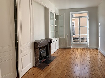 APPARTEMENT T3 A LOUER - LYON 9EME ARRONDISSEMENT l Industrie-Le Bourg - 58 m2 - 940 € charges comprises par mois