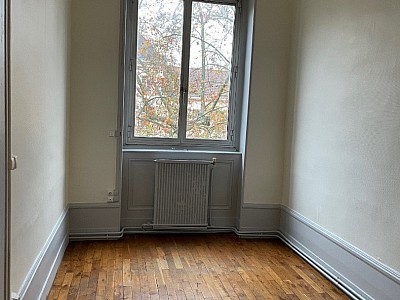 APPARTEMENT T3 A LOUER - LYON 4EME ARRONDISSEMENT Cdt Arnaud-Dumont d Urville - 74 m2 - 1130 € charges comprises par mois