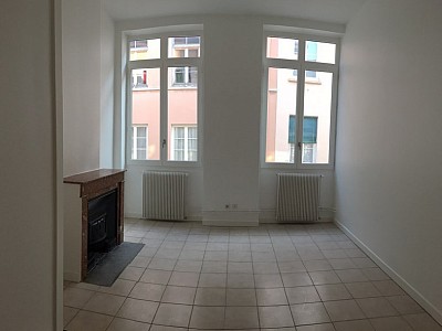 STUDIO A LOUER - LYON 1ER ARRONDISSEMENT Annonciade-Saint-Benoit - 42.28 m2 - 587 &euro; charges comprises par mois