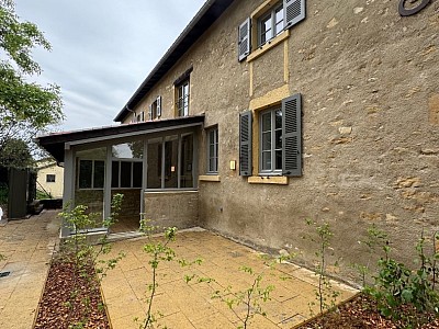 APPARTEMENT T3 A LOUER - ALBIGNY SUR SAONE - 76.25 m2 - 1650€ charges comprises par mois