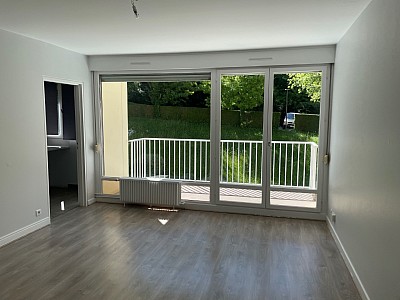 STUDIO A LOUER - LYON 5EME ARRONDISSEMENT Les Battieres - 33.64 m2 - 600€ charges comprises par mois