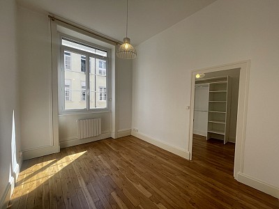 APPARTEMENT T2 A LOUER - LYON 4EME ARRONDISSEMENT Cdt Arnaud-Dumont d Urville - 39.89 m2 - 750€ charges comprises par mois