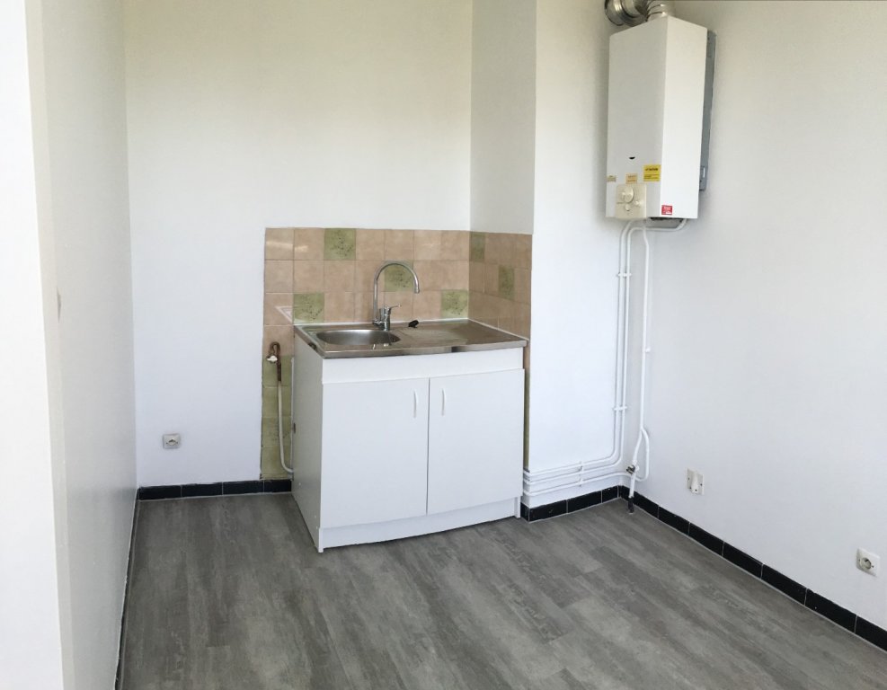 STUDIO A LOUER - DECINES CHARPIEU Berthaudieres - 31.83 m2 - 461 &euro; charges comprises par mois