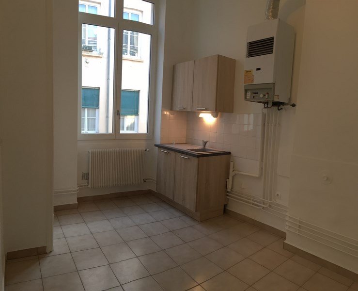 STUDIO A LOUER - LYON 1ER ARRONDISSEMENT Annonciade-Saint-Benoit - 42.28 m2 - 587 &euro; charges comprises par mois