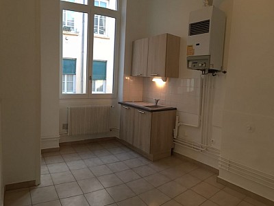 STUDIO A LOUER - LYON 1ER ARRONDISSEMENT Annonciade-Saint-Benoit - 42.28 m2 - 587 € charges comprises par mois