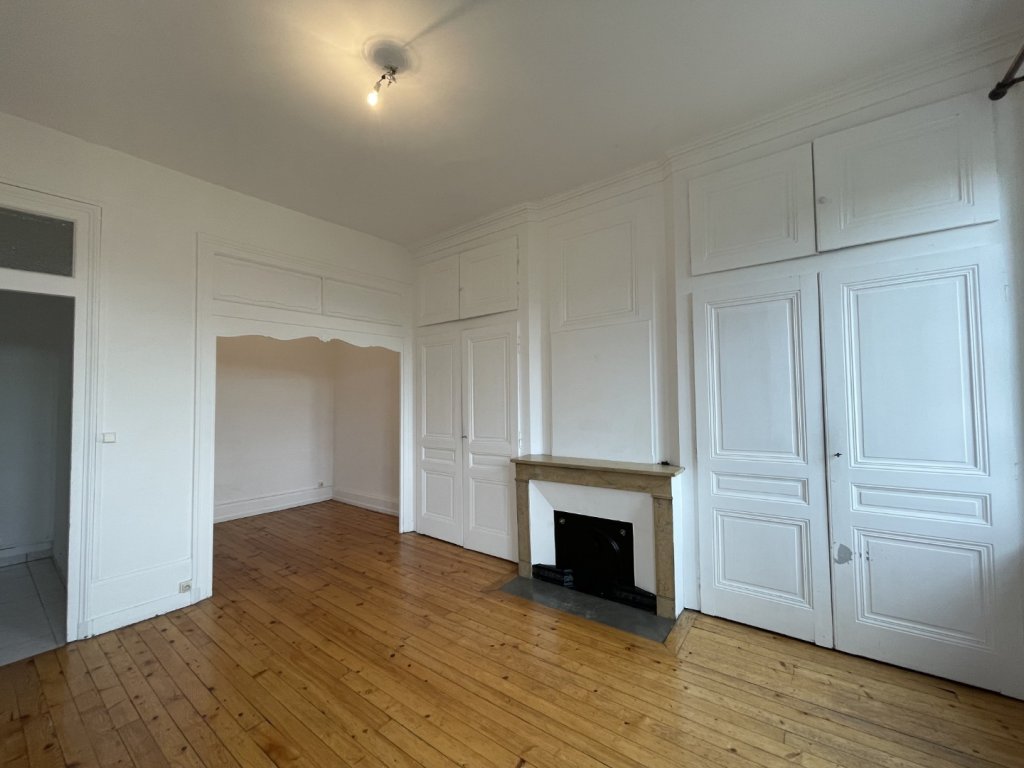 STUDIO A LOUER - LYON 1ER ARRONDISSEMENT Normale-Chartreux - 45.09 m2 - 850 € charges comprises par mois
