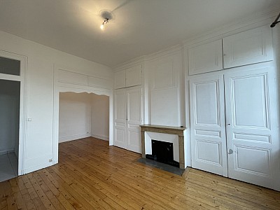 STUDIO A LOUER - LYON 1ER ARRONDISSEMENT Normale-Chartreux - 45.09 m2 - 850 € charges comprises par mois