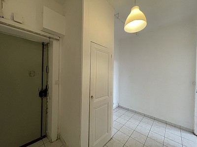 STUDIO A LOUER - LYON 1ER ARRONDISSEMENT Normale-Chartreux - 45.09 m2 - 850 € charges comprises par mois