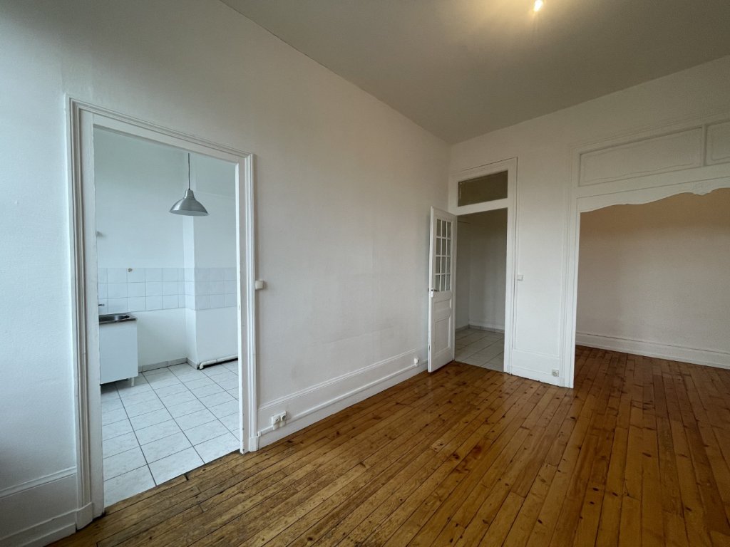 STUDIO A LOUER - LYON 1ER ARRONDISSEMENT Normale-Chartreux - 45.09 m2 - 850 € charges comprises par mois