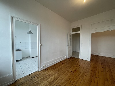 STUDIO A LOUER - LYON 1ER ARRONDISSEMENT Normale-Chartreux - 45.09 m2 - 850 € charges comprises par mois