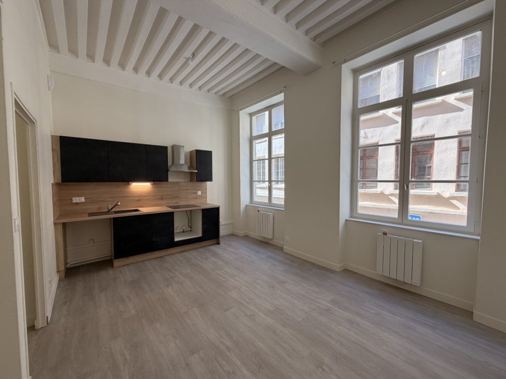 STUDIO A LOUER - LYON 1ER ARRONDISSEMENT Annonciade-Saint-Benoit - 30.49 m2 - 680 &euro; charges comprises par mois