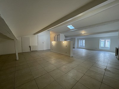STUDIO A LOUER - LYON 4EME ARRONDISSEMENT Mairie-Tabareau - 54 m2 - 890 € charges comprises par mois
