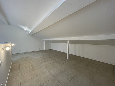 STUDIO A LOUER - LYON 4EME ARRONDISSEMENT Mairie-Tabareau - 54 m2 - 890 € charges comprises par mois