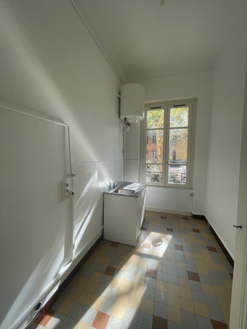STUDIO A LOUER - LYON 4EME ARRONDISSEMENT Mairie-Tabareau - 30.48 m2 - 593�&euro; charges comprises par mois