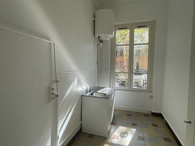 STUDIO A LOUER - LYON 4EME ARRONDISSEMENT Mairie-Tabareau - 30.48 m2 - 593�&euro; charges comprises par mois