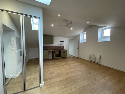 STUDIO A LOUER - LYON 4EME ARRONDISSEMENT Cuire Canuts - 31.49 m2 - 750 &euro; charges comprises par mois