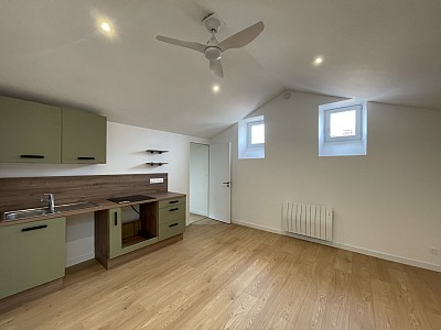 STUDIO A LOUER - LYON 4EME ARRONDISSEMENT Cuire Canuts - 31.49 m2 - 750 &euro; charges comprises par mois