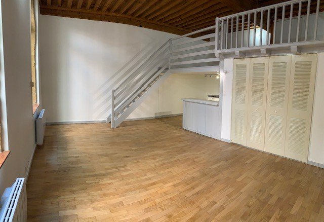 STUDIO A LOUER - LYON 4EME ARRONDISSEMENT Place Croix Rousse-Austerlitz - 38.7 m2 - 791 &euro; charges comprises par mois