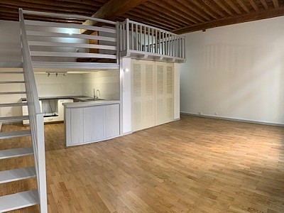 STUDIO A LOUER - LYON 4EME ARRONDISSEMENT Place Croix Rousse-Austerlitz - 38.7 m2 - 791 &euro; charges comprises par mois