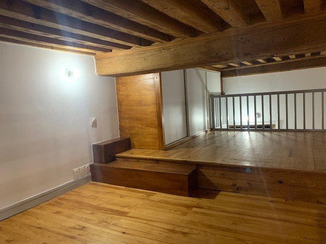 STUDIO A LOUER - LYON 4EME ARRONDISSEMENT Place Croix Rousse-Austerlitz - 38.7 m2 - 791 &euro; charges comprises par mois