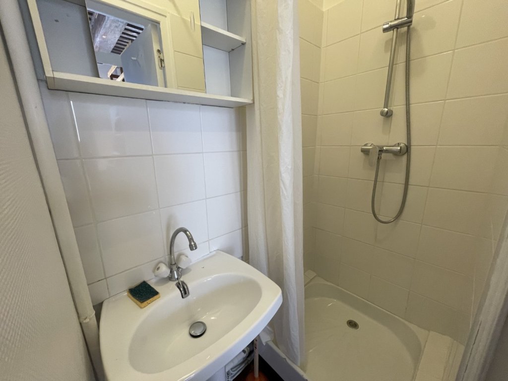 STUDIO A LOUER - LYON 4EME ARRONDISSEMENT Cdt Arnaud-Dumont d Urville - 32.22 m2 - 643 &euro; charges comprises par mois