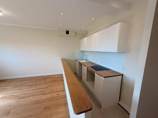 STUDIO A LOUER - LYON 4EME ARRONDISSEMENT Place Croix Rousse-Austerlitz - 32.02 m2 - 790 &euro; charges comprises par mois