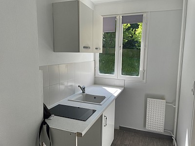 STUDIO A LOUER - LYON 5EME ARRONDISSEMENT Les Battieres - 33.64 m2 - 600€ charges comprises par mois