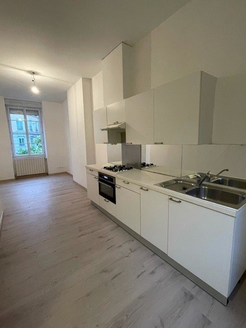 STUDIO A LOUER - LYON 7EME ARRONDISSEMENT Saint-Michel - 32.04 m2 - 726 &euro; charges comprises par mois