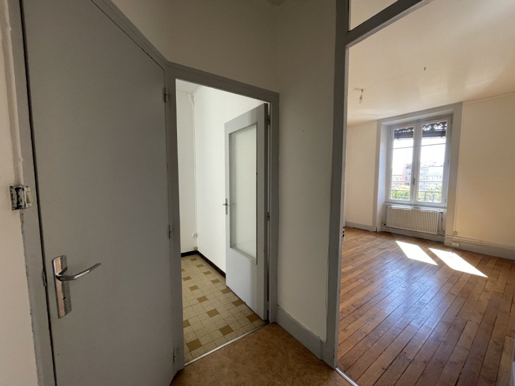 STUDIO A LOUER - VILLEURBANNE Espace-Central - 33.53 m2 - 510,32 &euro; charges comprises par mois