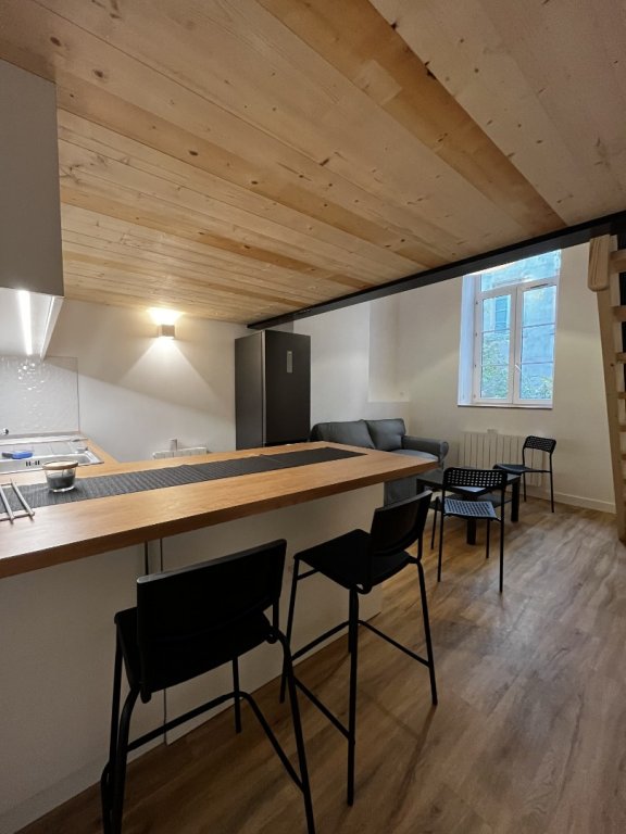 APPARTEMENT T2 A LOUER - LYON 1ER ARRONDISSEMENT Griffon-Royale - 36.9 m2 - 952 &euro; charges comprises par mois