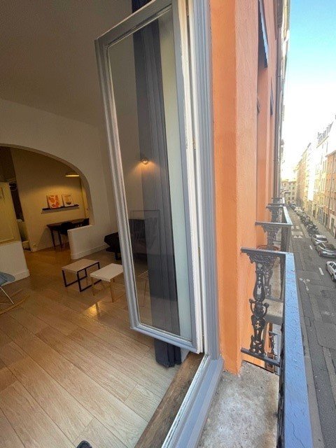 APPARTEMENT T2 A LOUER - LYON 1ER ARRONDISSEMENT Trois-Gaules - 47.33 m2 - 900 &euro; charges comprises par mois