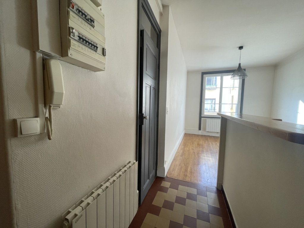 APPARTEMENT T2 A LOUER - LYON 1ER ARRONDISSEMENT Trois-Gaules - 35.27 m2 - 615 &euro; charges comprises par mois