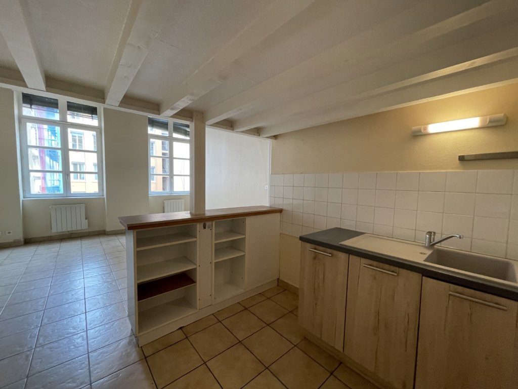 APPARTEMENT T2 A LOUER - LYON 1ER ARRONDISSEMENT Annonciade-Saint-Benoit - 51.13 m2 - 761 &euro; charges comprises par mois