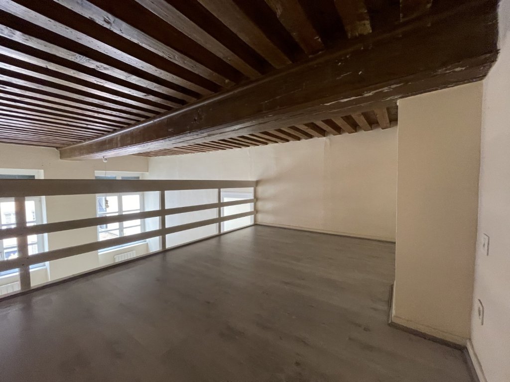 APPARTEMENT T2 A LOUER - LYON 1ER ARRONDISSEMENT Annonciade-Saint-Benoit - 51.13 m2 - 761 &euro; charges comprises par mois