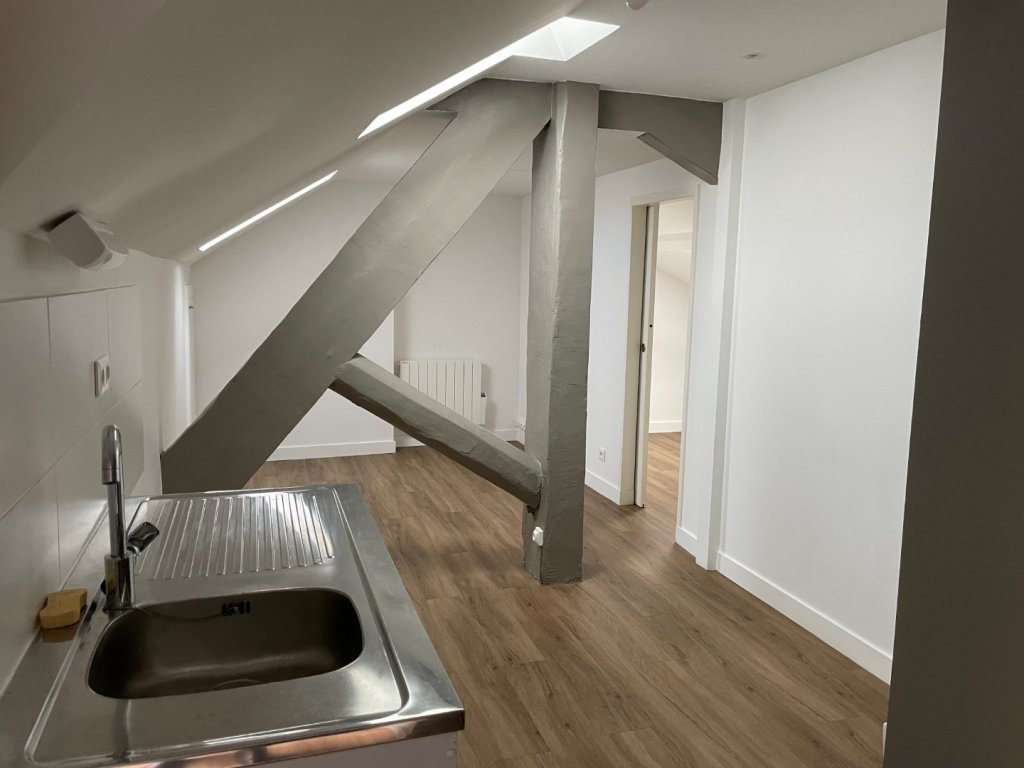 APPARTEMENT T2 A LOUER - LYON 2EME ARRONDISSEMENT Carnot-Charite - 17.92 m2 - 564 &euro; charges comprises par mois