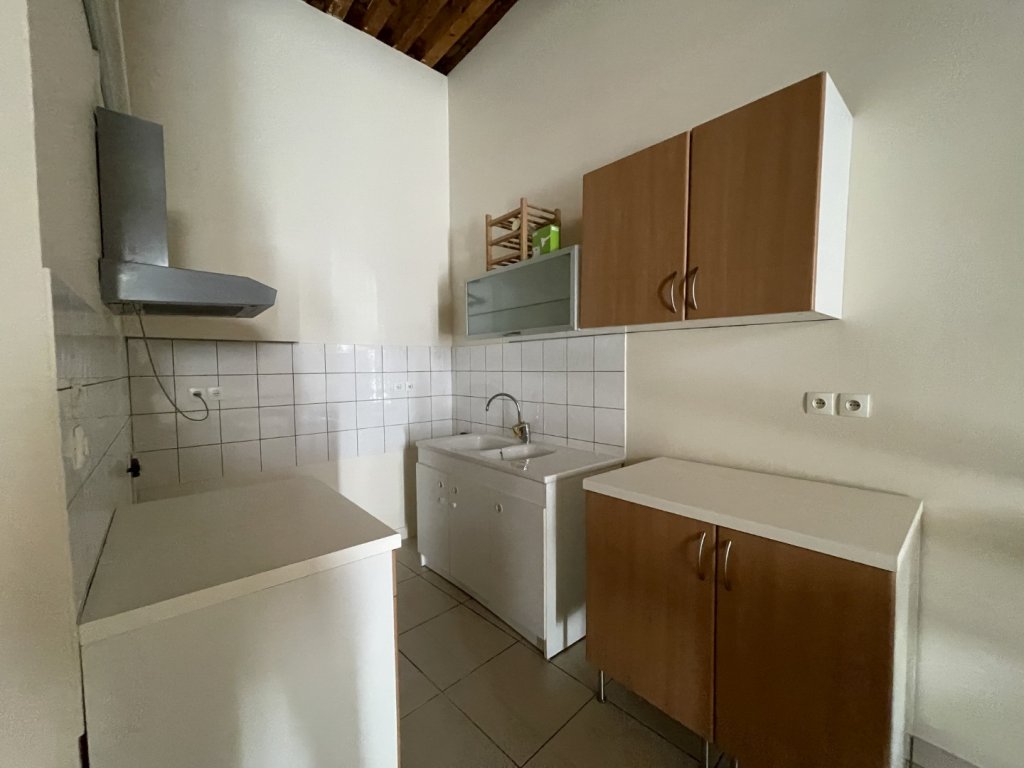 APPARTEMENT T2 A LOUER - LYON 4EME ARRONDISSEMENT Cdt Arnaud-Dumont d Urville - 59.59 m2 - 803�&euro; charges comprises par mois