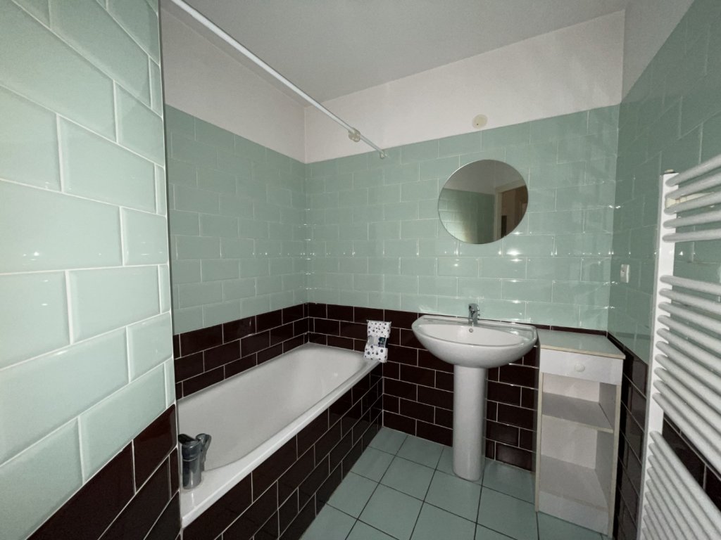 APPARTEMENT T2 A LOUER - LYON 4EME ARRONDISSEMENT Cdt Arnaud-Dumont d Urville - 59.59 m2 - 803�&euro; charges comprises par mois