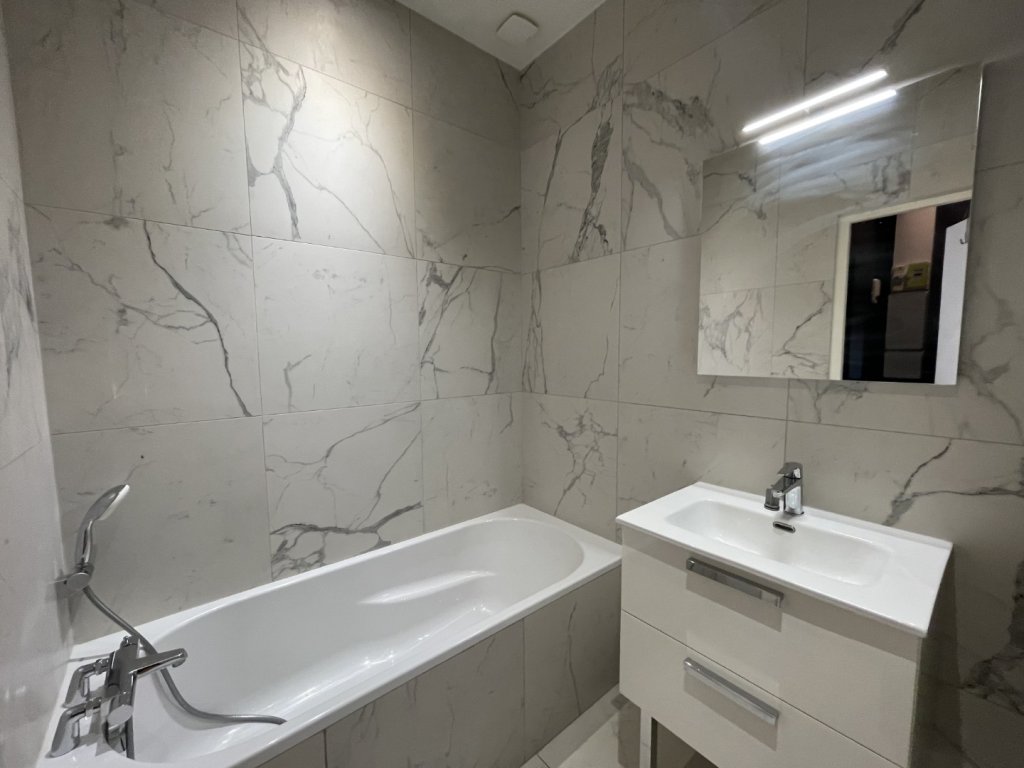 APPARTEMENT T2 A LOUER - LYON 4EME ARRONDISSEMENT Cdt Arnaud-Dumont d Urville - 58.12 m2 - 1 272 &euro; charges comprises par mois