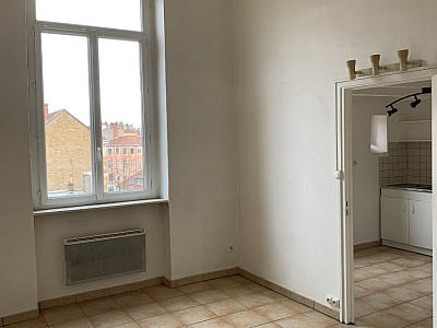 STUDIO A LOUER - LYON 4EME ARRONDISSEMENT Cdt Arnaud-Dumont d Urville - 26.79 m2 - 620€ charges comprises par mois