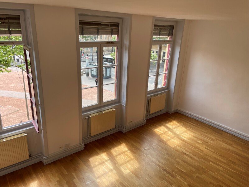 APPARTEMENT T2 A LOUER - LYON 4EME ARRONDISSEMENT Place Croix Rousse-Austerlitz - 60.49 m2 - 1�040�&euro; charges comprises par mois