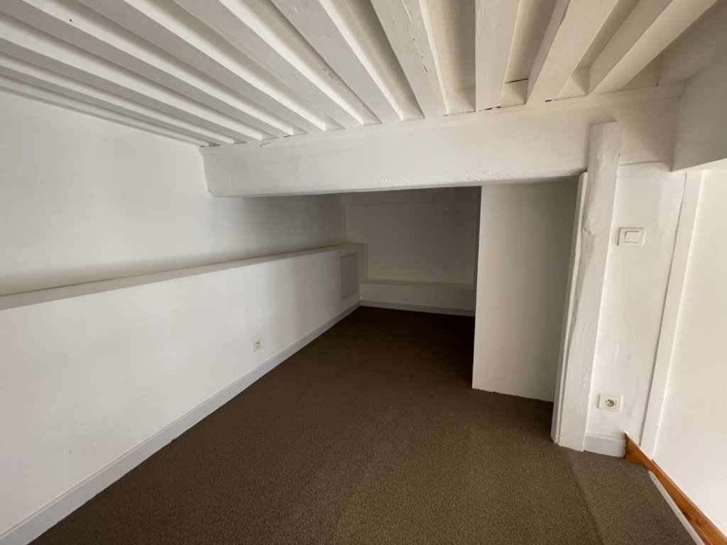 APPARTEMENT T2 A LOUER - LYON 4EME ARRONDISSEMENT Place Croix Rousse-Austerlitz - 60.49 m2 - 1�040�&euro; charges comprises par mois