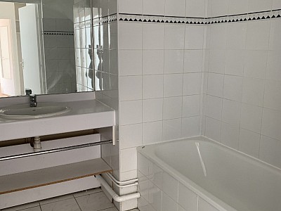 APPARTEMENT T2 A LOUER - LYON 4EME ARRONDISSEMENT Cuire Canuts - 49.77 m2 - 963,89€ charges comprises par mois