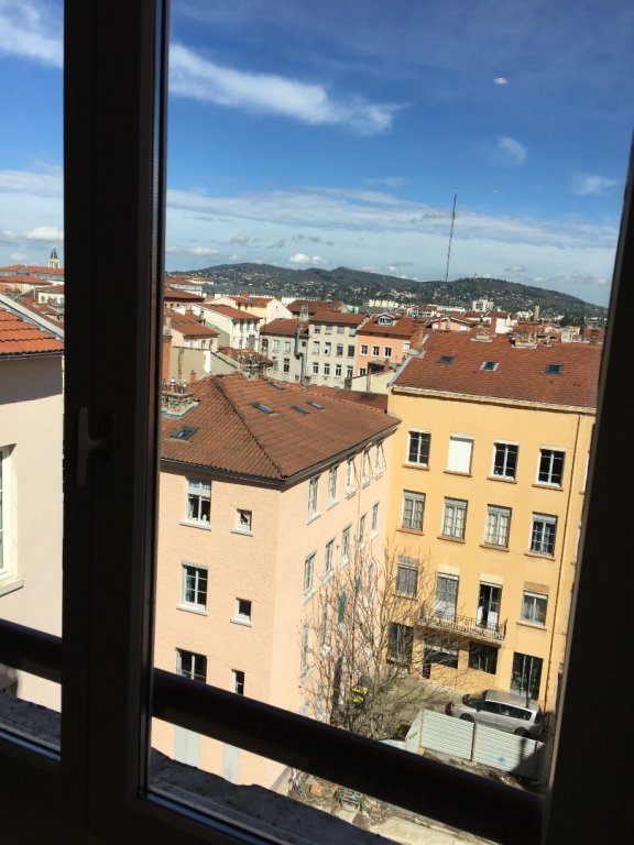 APPARTEMENT T2 A LOUER - LYON 4EME ARRONDISSEMENT Grande Rue-Bertone - 42.18 m2 - 659�&euro; charges comprises par mois