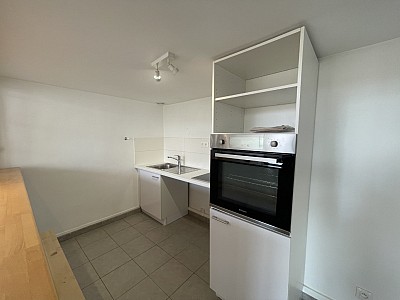 APPARTEMENT T2 A LOUER - LYON 4EME ARRONDISSEMENT Cdt Arnaud-Dumont d Urville - 65.76 m2 - 870,31€ charges comprises par mois