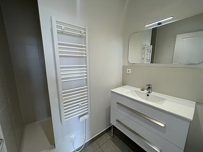 APPARTEMENT T2 A LOUER - LYON 4EME ARRONDISSEMENT Cdt Arnaud-Dumont d Urville - 65.76 m2 - 870,31€ charges comprises par mois