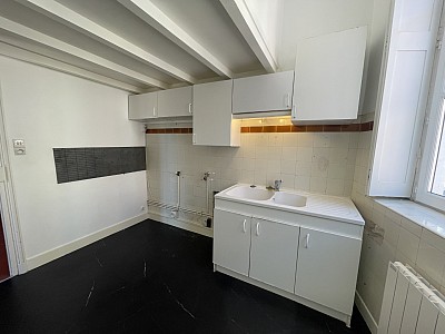 APPARTEMENT T2 A LOUER - LYON 4EME ARRONDISSEMENT Place Croix Rousse-Austerlitz - 57.8 m2 - 837 &euro; charges comprises par mois