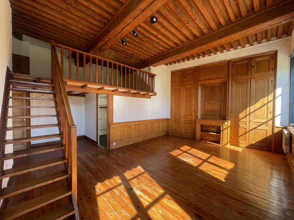 APPARTEMENT T2 A LOUER - LYON 4EME ARRONDISSEMENT Place Croix Rousse-Austerlitz - 57.8 m2 - 837 &euro; charges comprises par mois