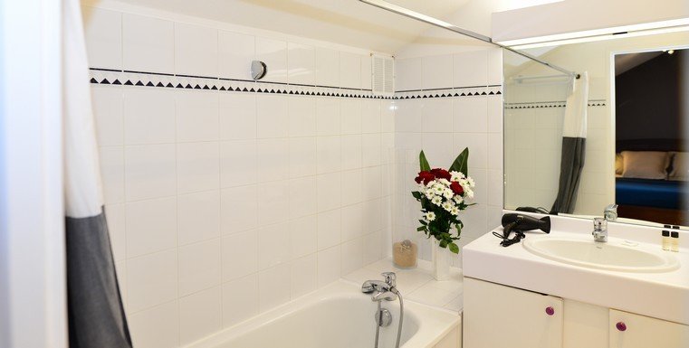 APPARTEMENT T2 A LOUER - LYON 4EME ARRONDISSEMENT Cuire Canuts - 52.94 m2 - 1 275 &euro; charges comprises par mois