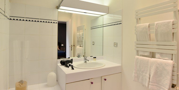 APPARTEMENT T2 A LOUER - LYON 4EME ARRONDISSEMENT Cuire Canuts - 52.94 m2 - 1 275 &euro; charges comprises par mois